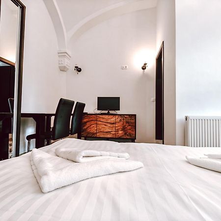 Berindei Studio - City Center - Private Parking Cluj-Napoca Buitenkant foto