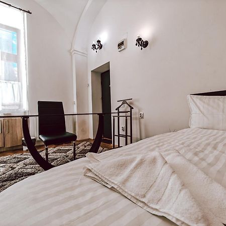Berindei Studio - City Center - Private Parking Cluj-Napoca Buitenkant foto