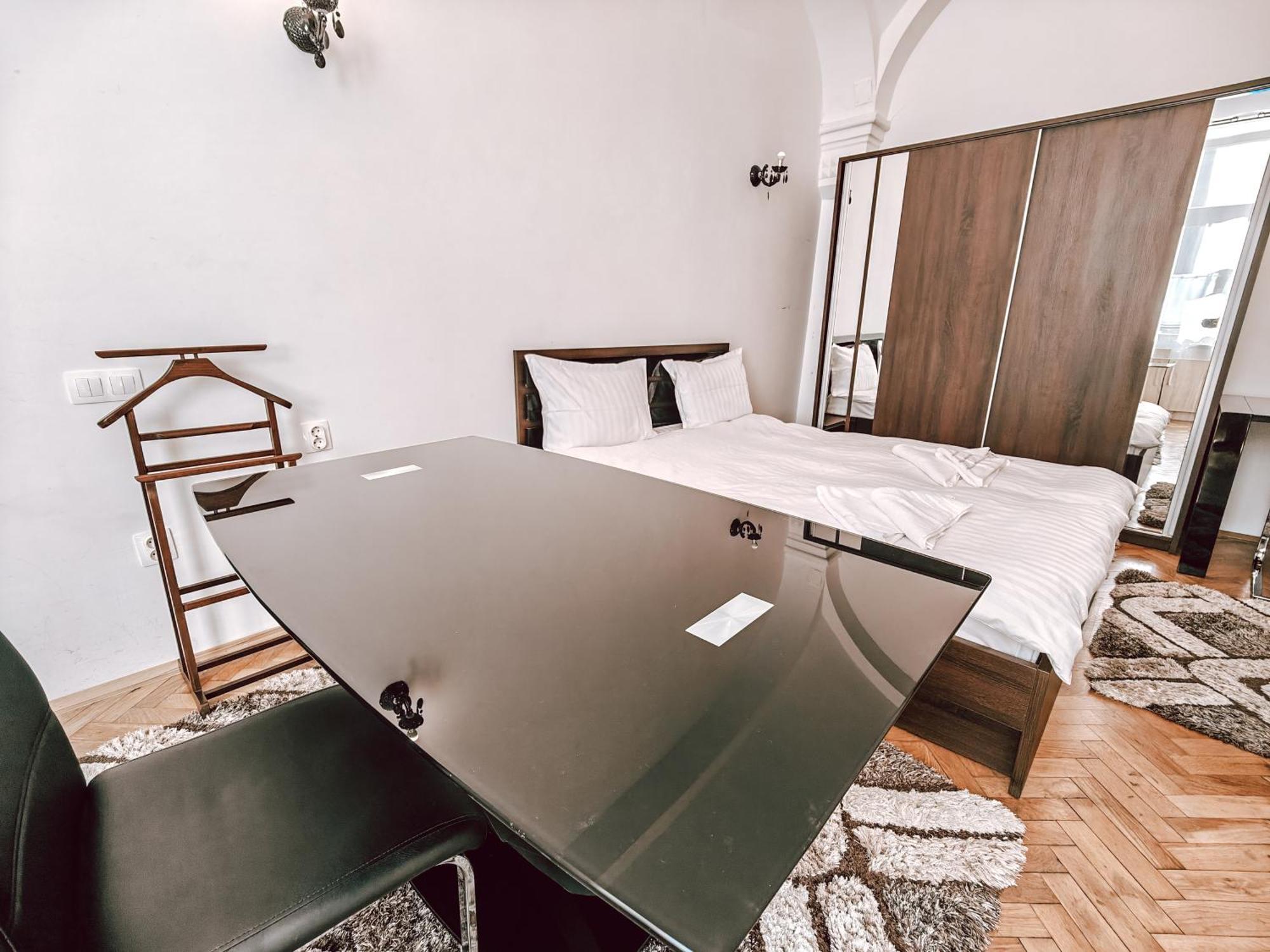 Berindei Studio - City Center - Private Parking Cluj-Napoca Buitenkant foto