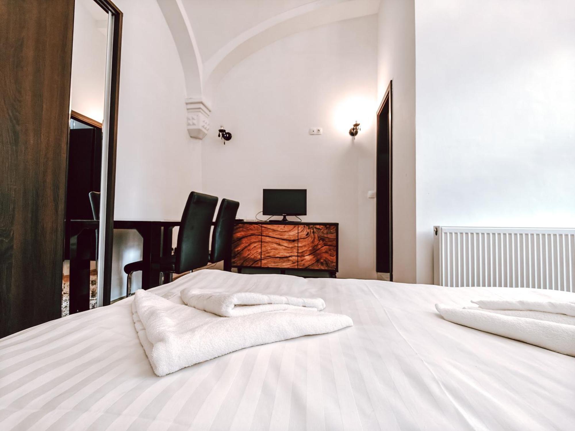 Berindei Studio - City Center - Private Parking Cluj-Napoca Buitenkant foto