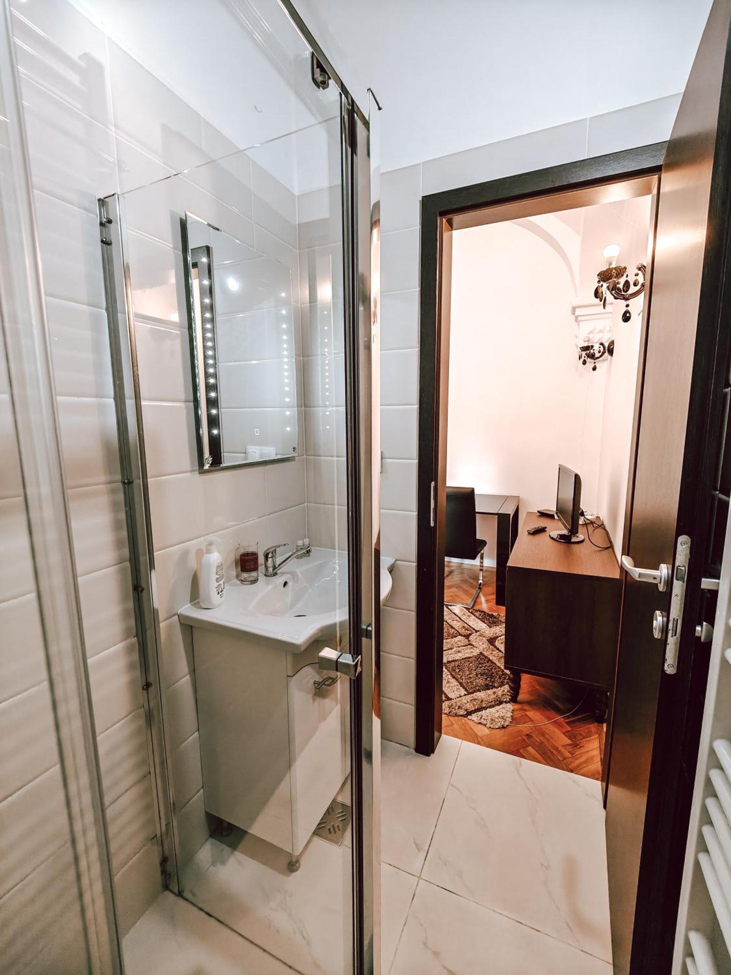 Berindei Studio - City Center - Private Parking Cluj-Napoca Buitenkant foto