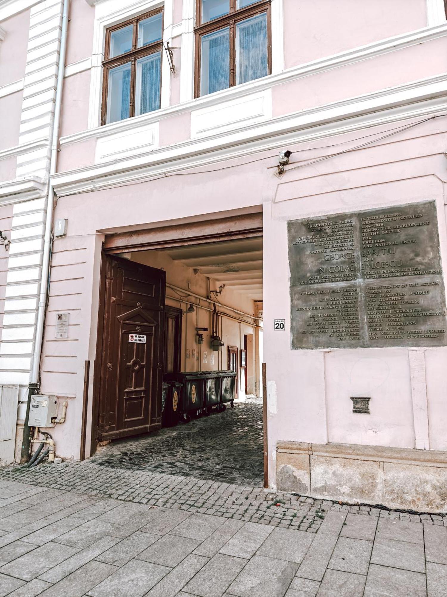 Berindei Studio - City Center - Private Parking Cluj-Napoca Buitenkant foto