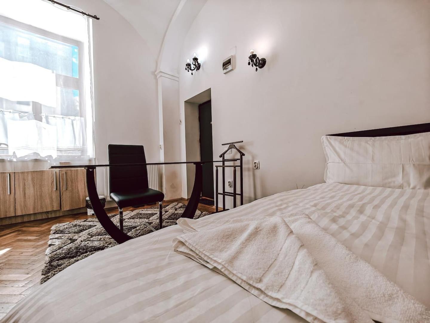 Berindei Studio - City Center - Private Parking Cluj-Napoca Buitenkant foto