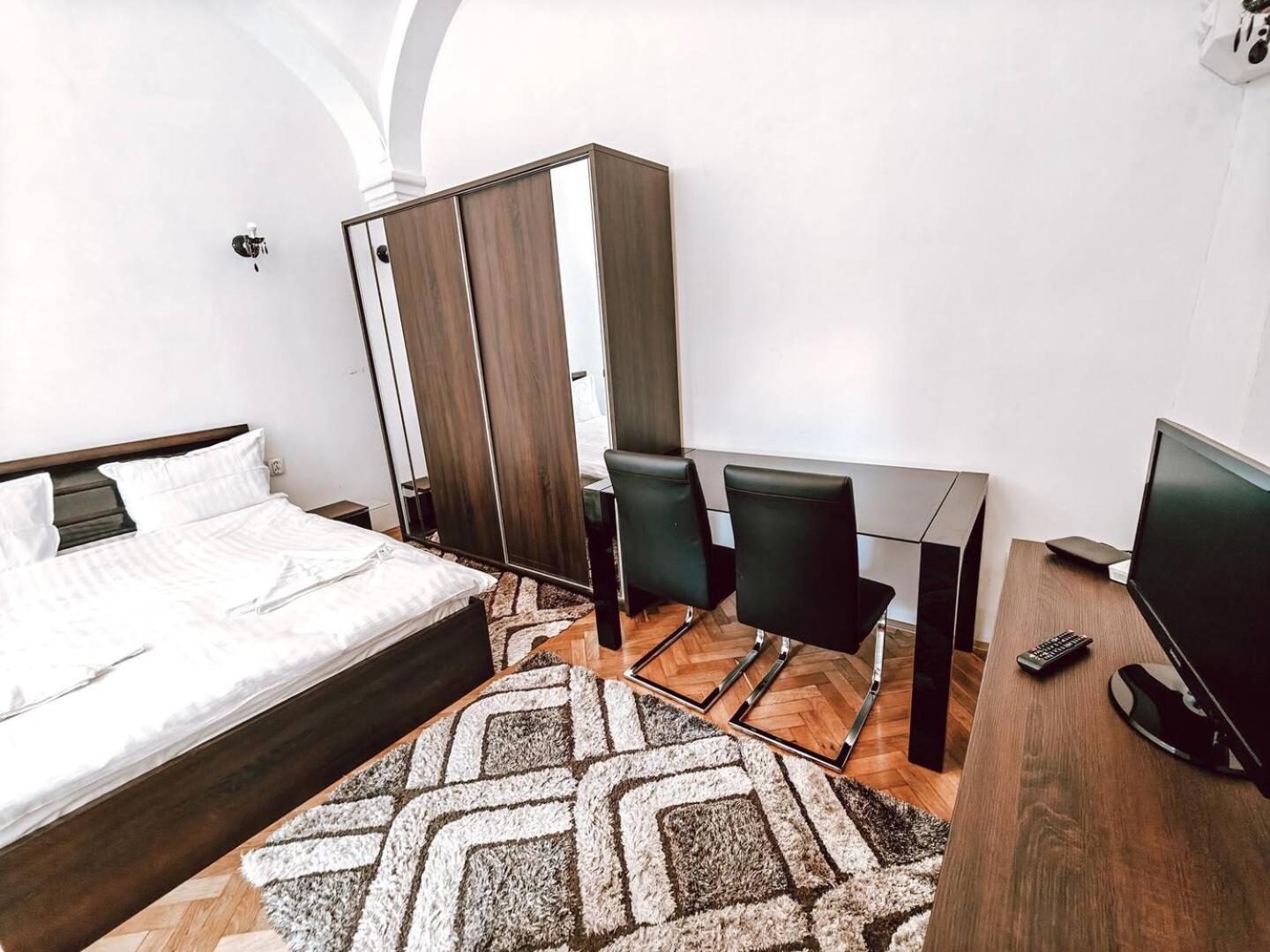 Berindei Studio - City Center - Private Parking Cluj-Napoca Buitenkant foto