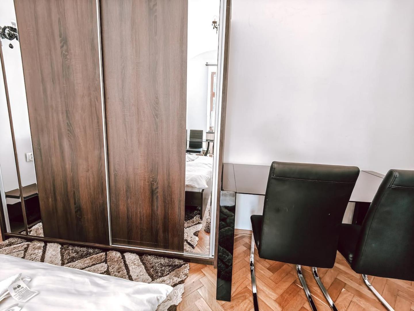 Berindei Studio - City Center - Private Parking Cluj-Napoca Buitenkant foto