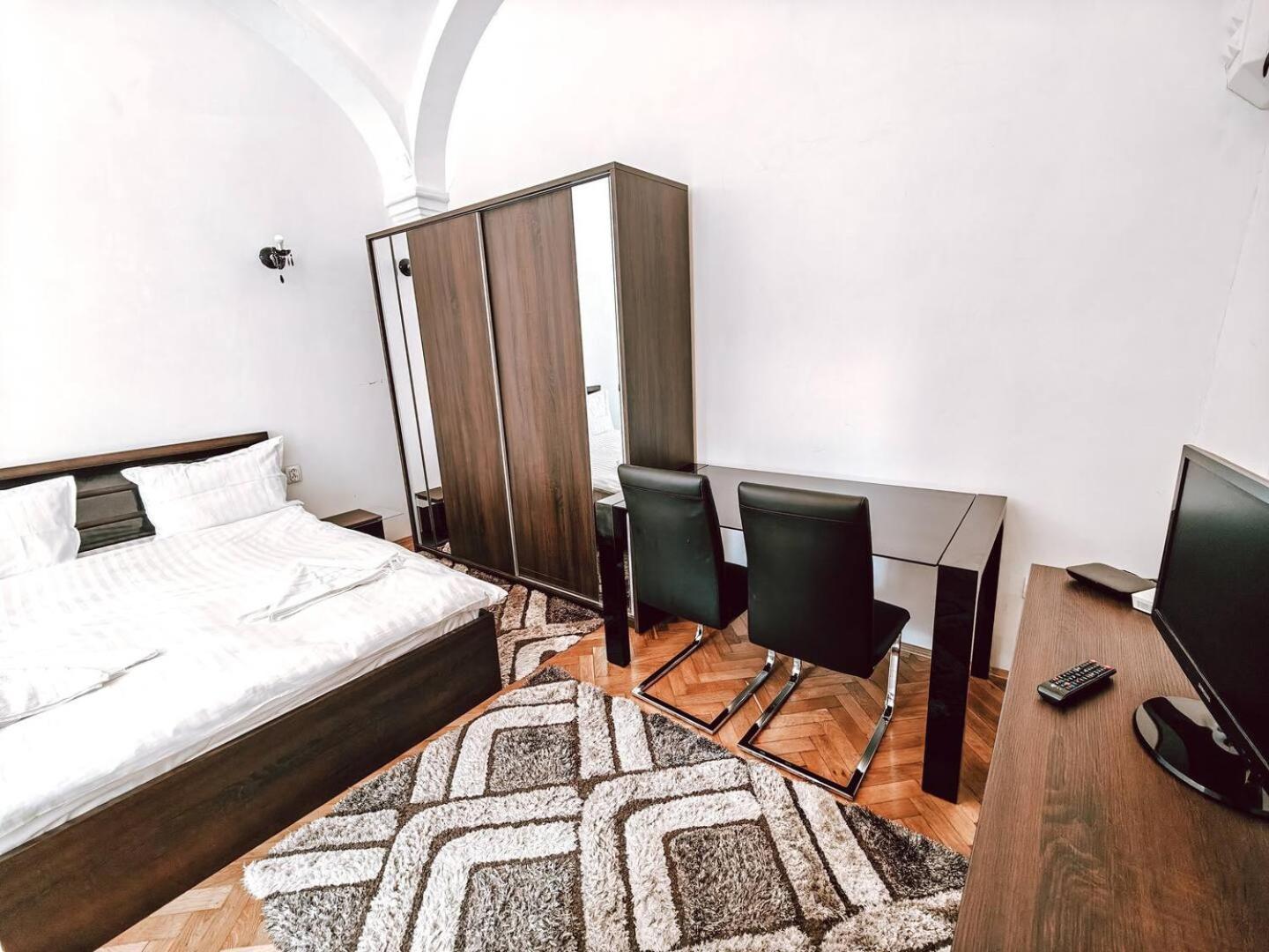 Berindei Studio - City Center - Private Parking Cluj-Napoca Buitenkant foto